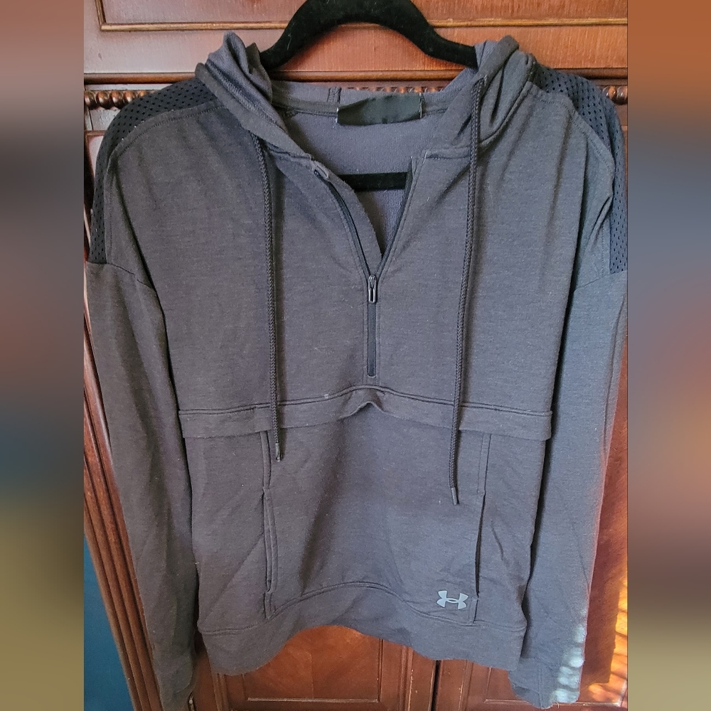 Women's gray Under Armor sweatshirt